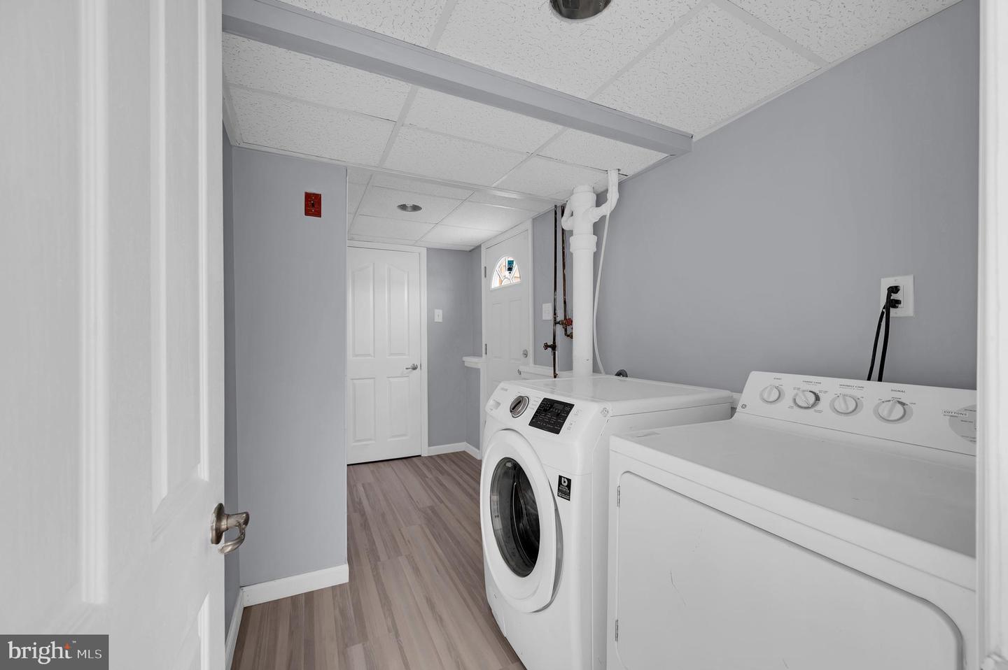 17 Delaware W Property Photo 54