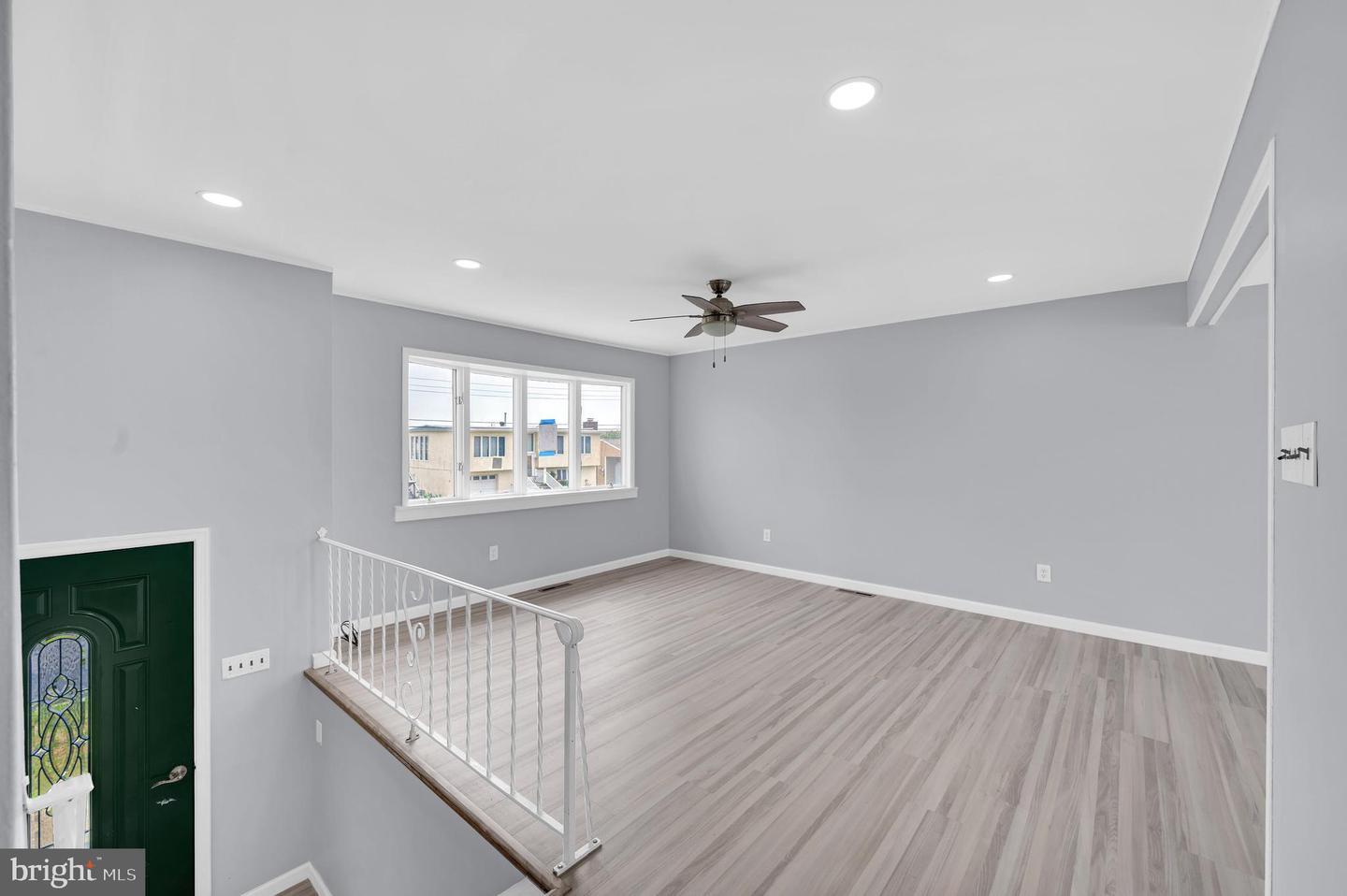 17 Delaware W Property Photo 55