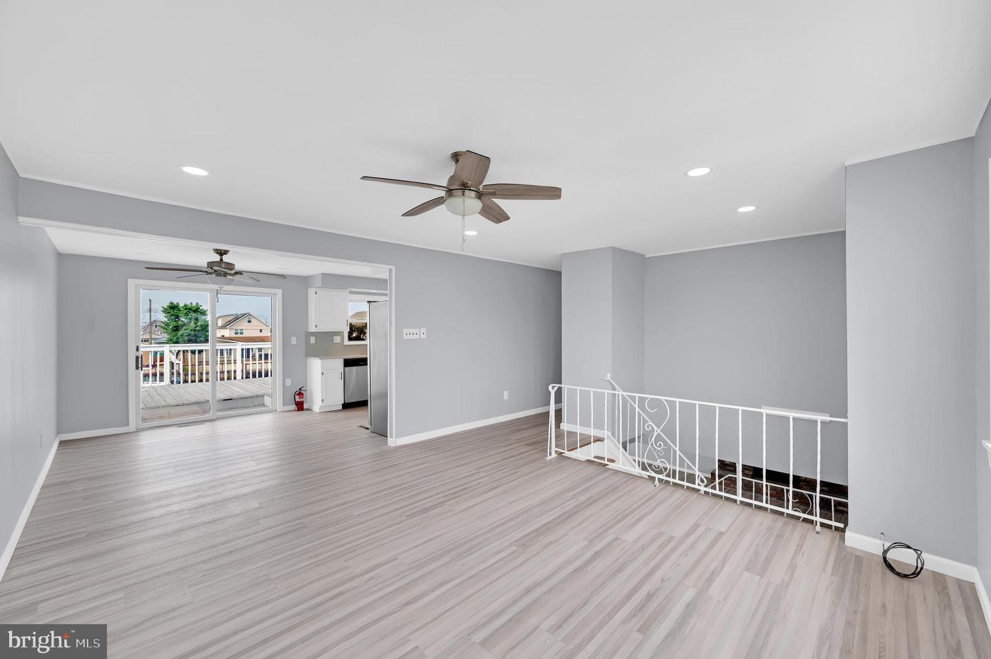 17 Delaware W Property Photo 56