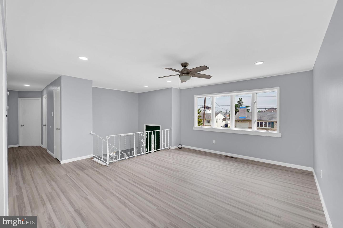 17 Delaware W Property Photo 57