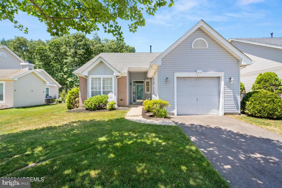 84 Chain Blvd Property Photo 2