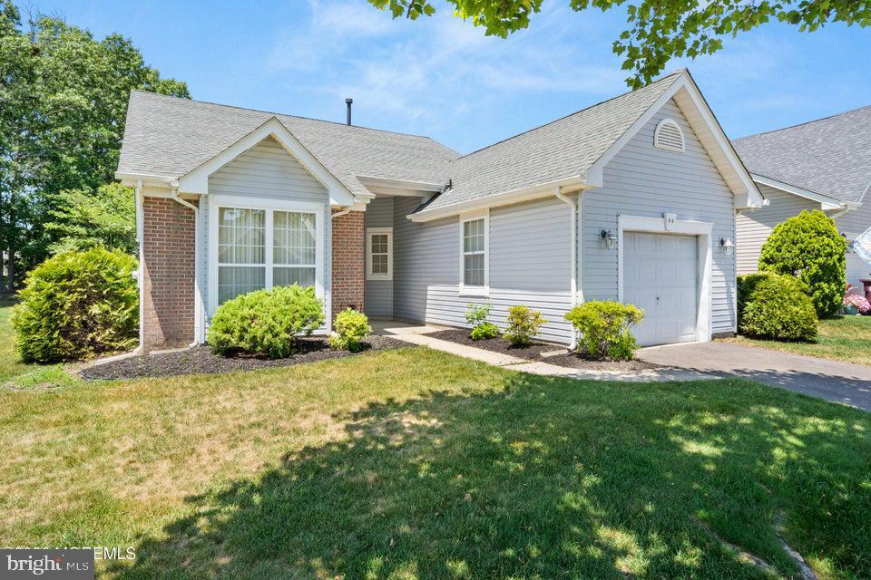 84 Chain Blvd Property Photo 3
