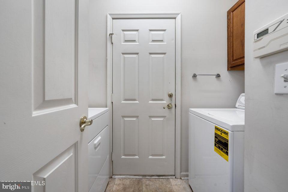 84 Chain Blvd Property Photo 13