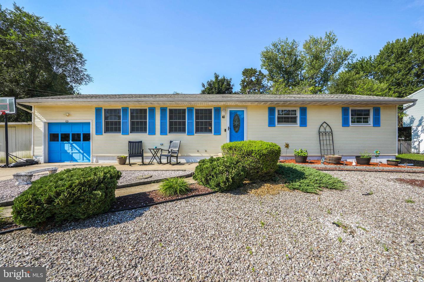 41 Goldweber Ave Property Photo 1