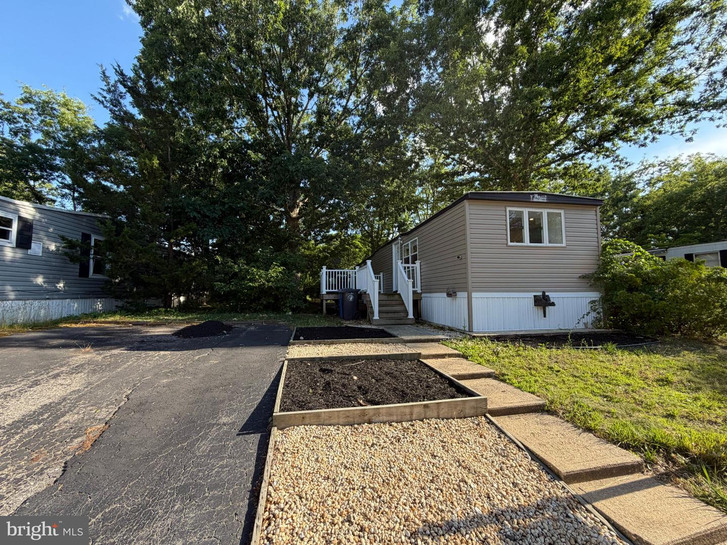 66 Roberts Rd Property Photo 1
