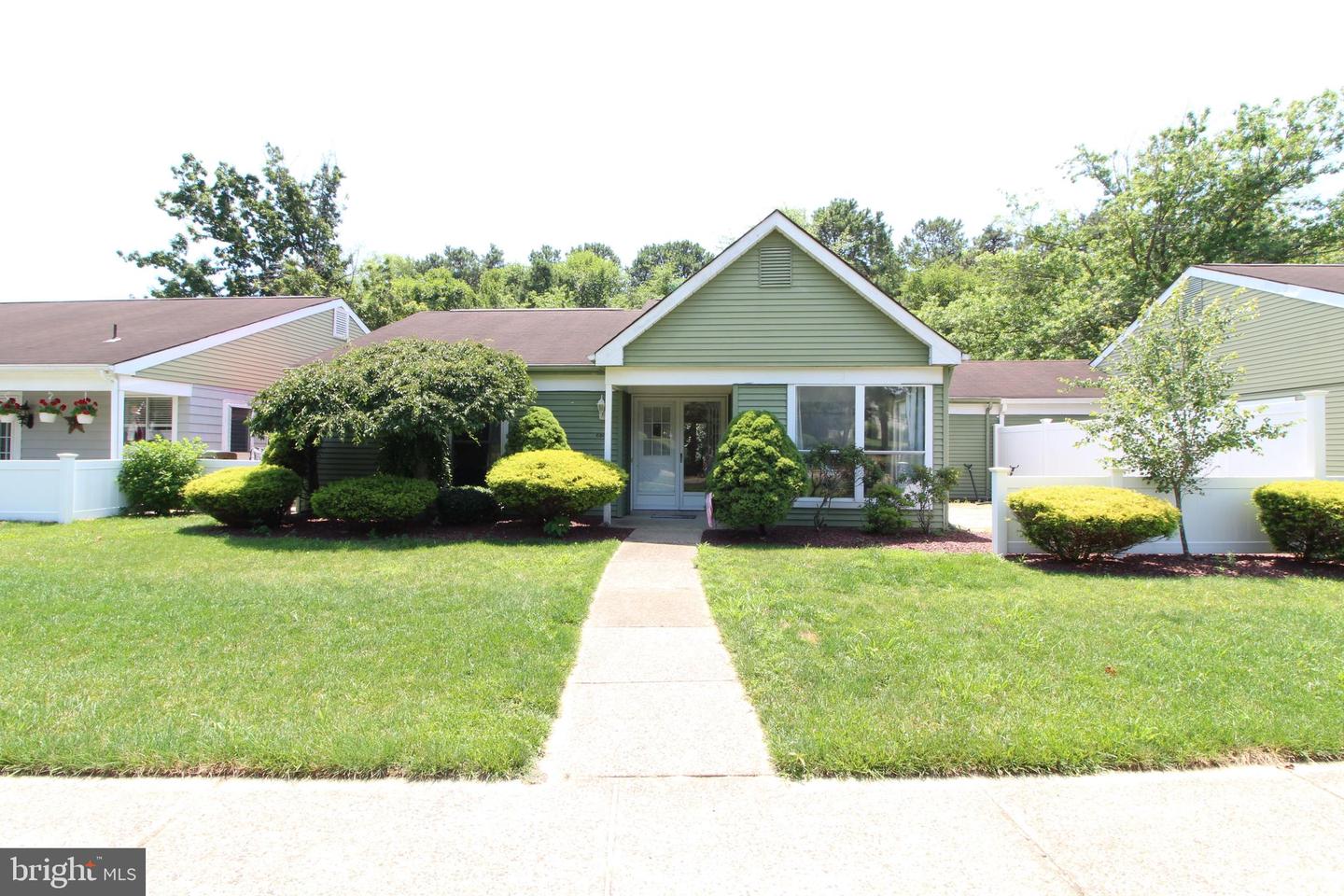 680-b Huntington Dr Property Photo 1