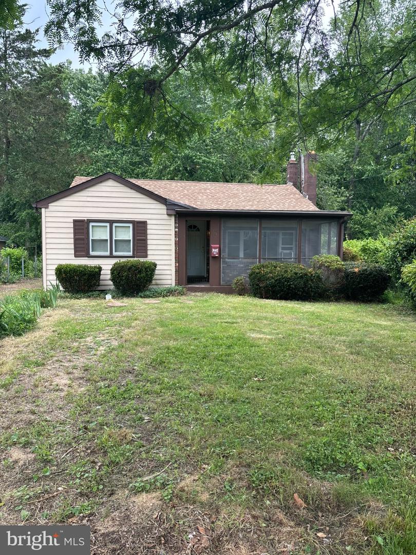 15 Cedar St Property Photo 1
