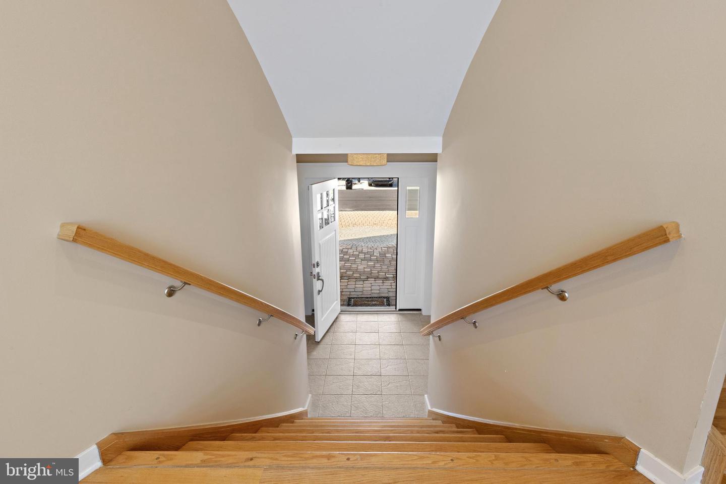 15 W Ryerson Ln Property Photo 8
