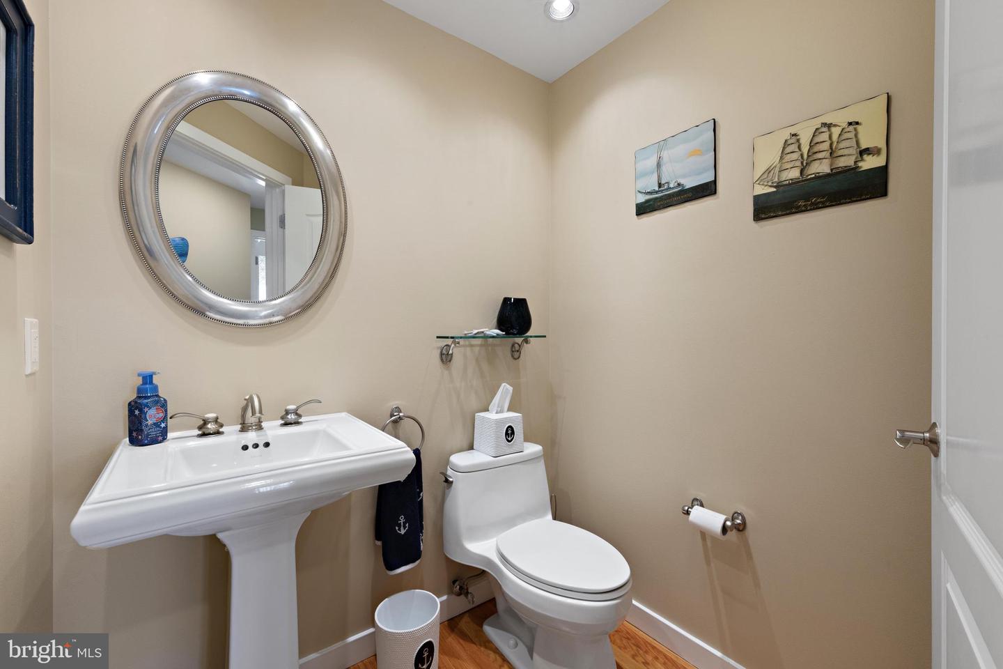 15 W Ryerson Ln Property Photo 22