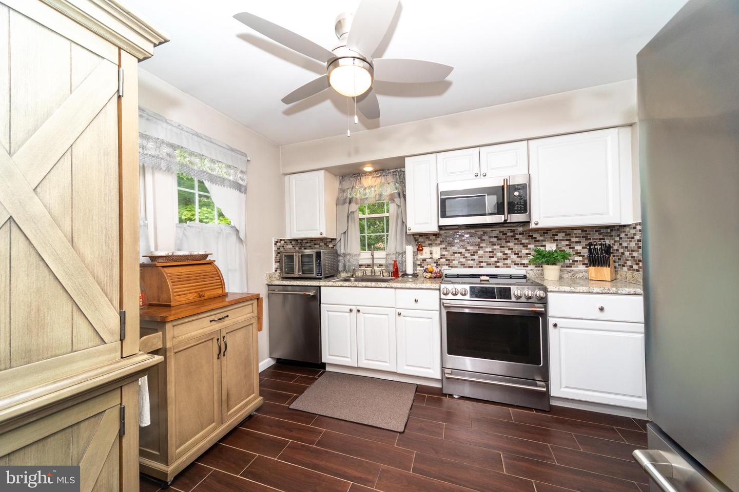 6 Stoneham Pl Property Photo 2