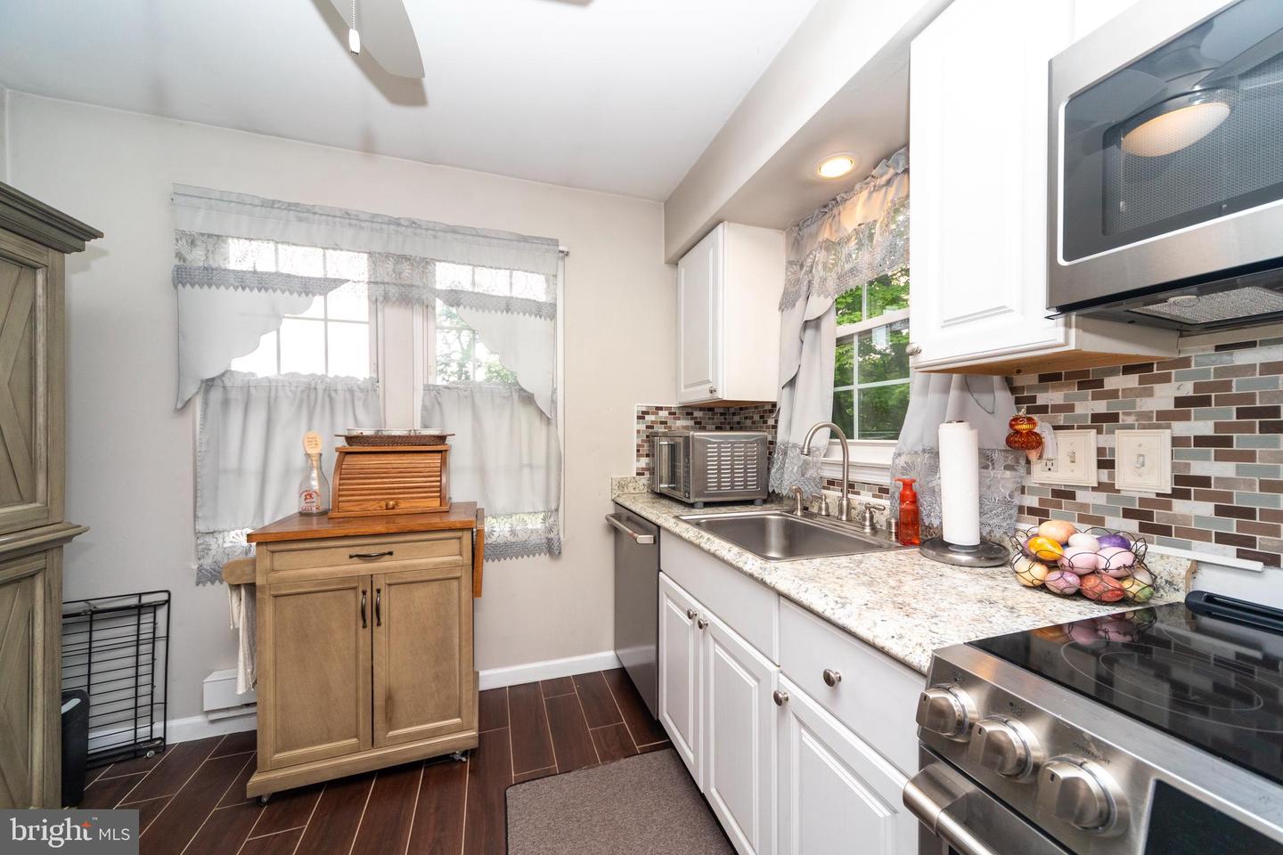 6 Stoneham Pl Property Photo 3