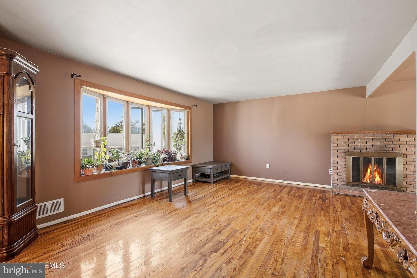 81 Elm St Property Photo 4
