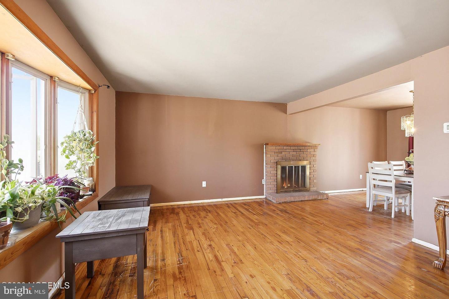 81 Elm St Property Photo 5
