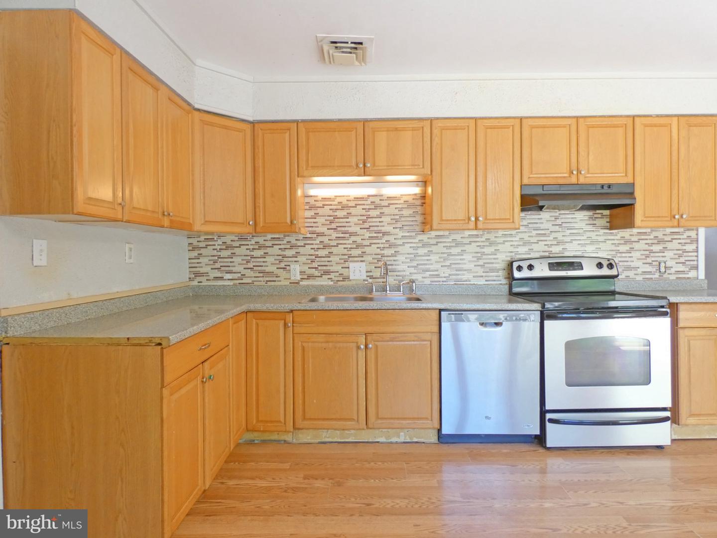 93 Outboard Ave Property Photo 3