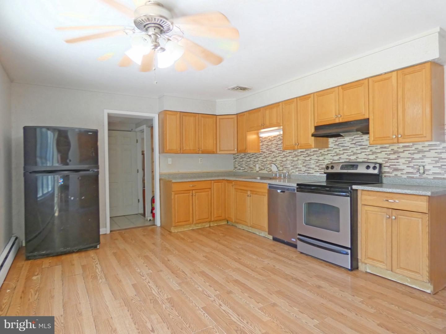 93 Outboard Ave Property Photo 4