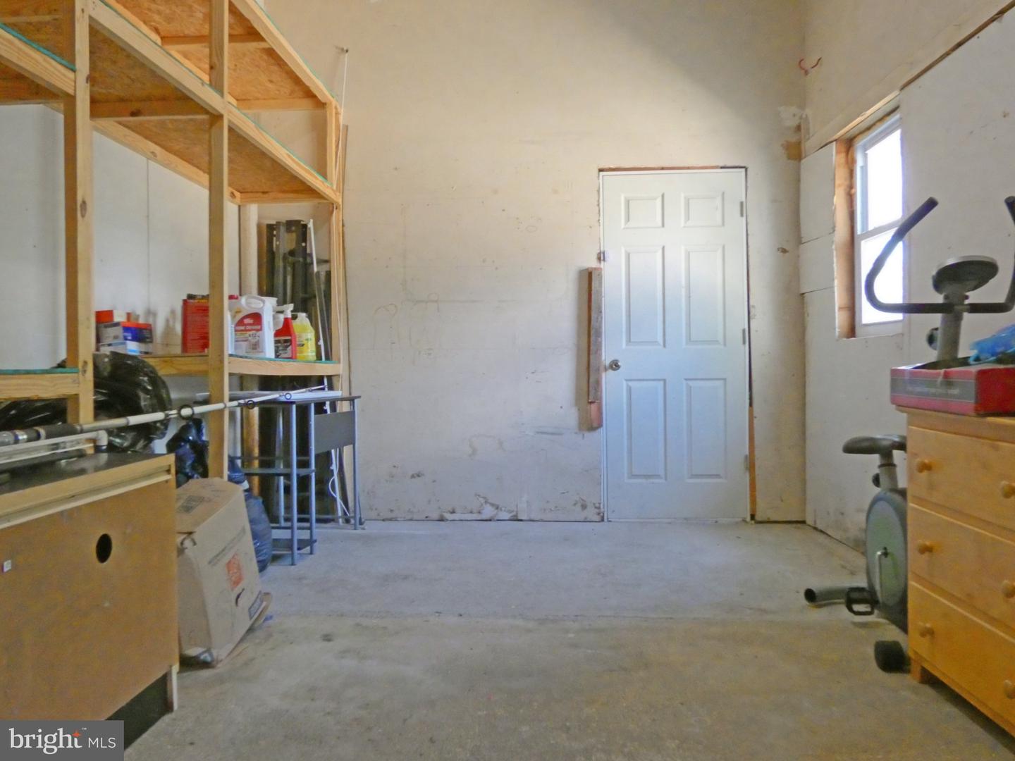 93 Outboard Ave Property Photo 33