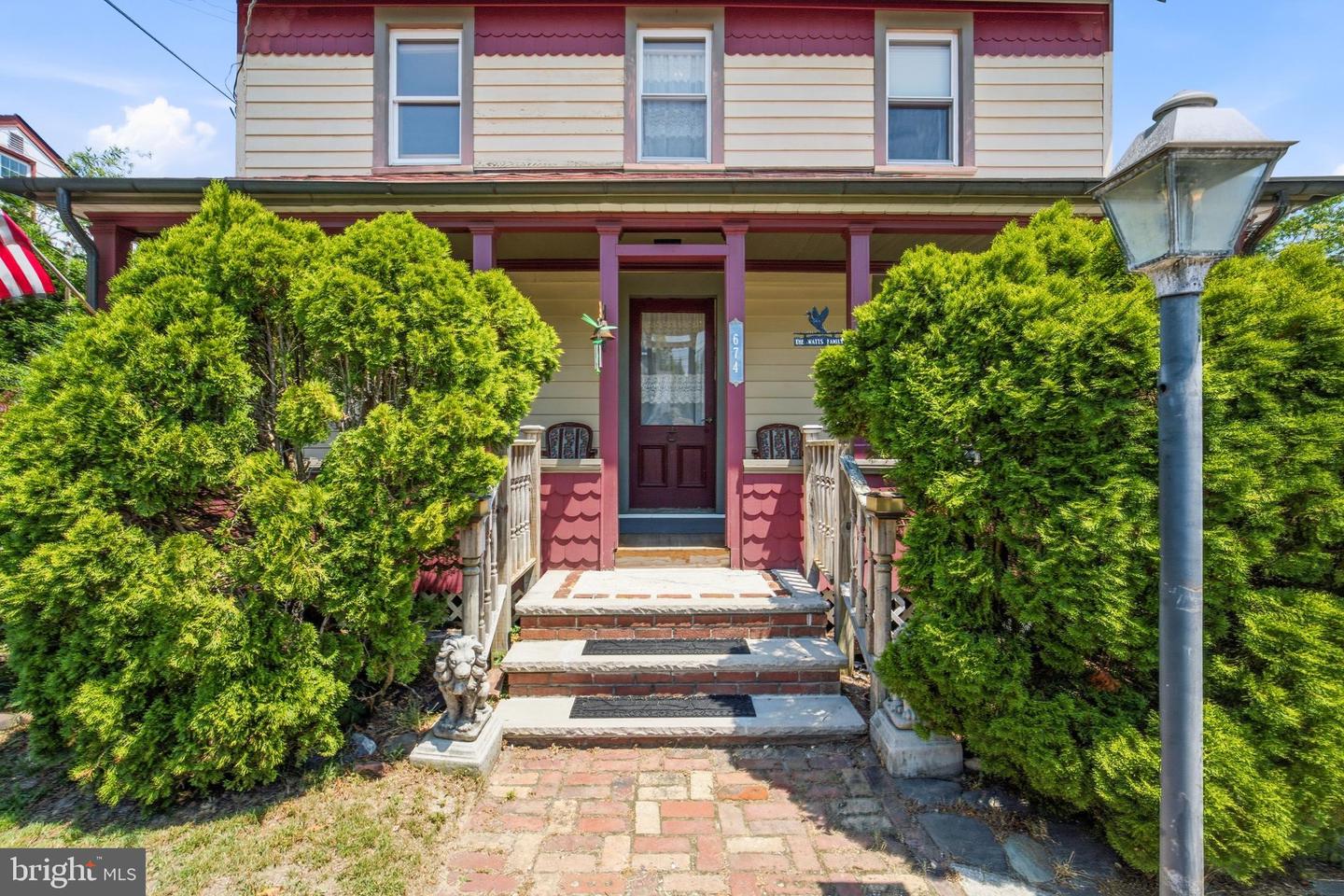 674 E Bay Ave Property Photo 4