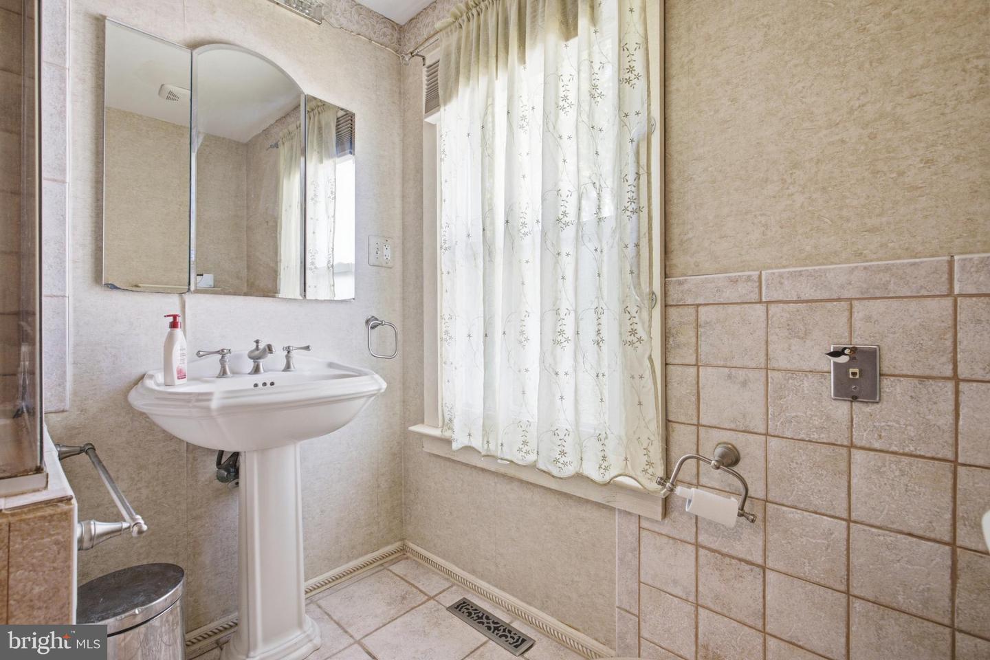 674 E Bay Ave Property Photo 37