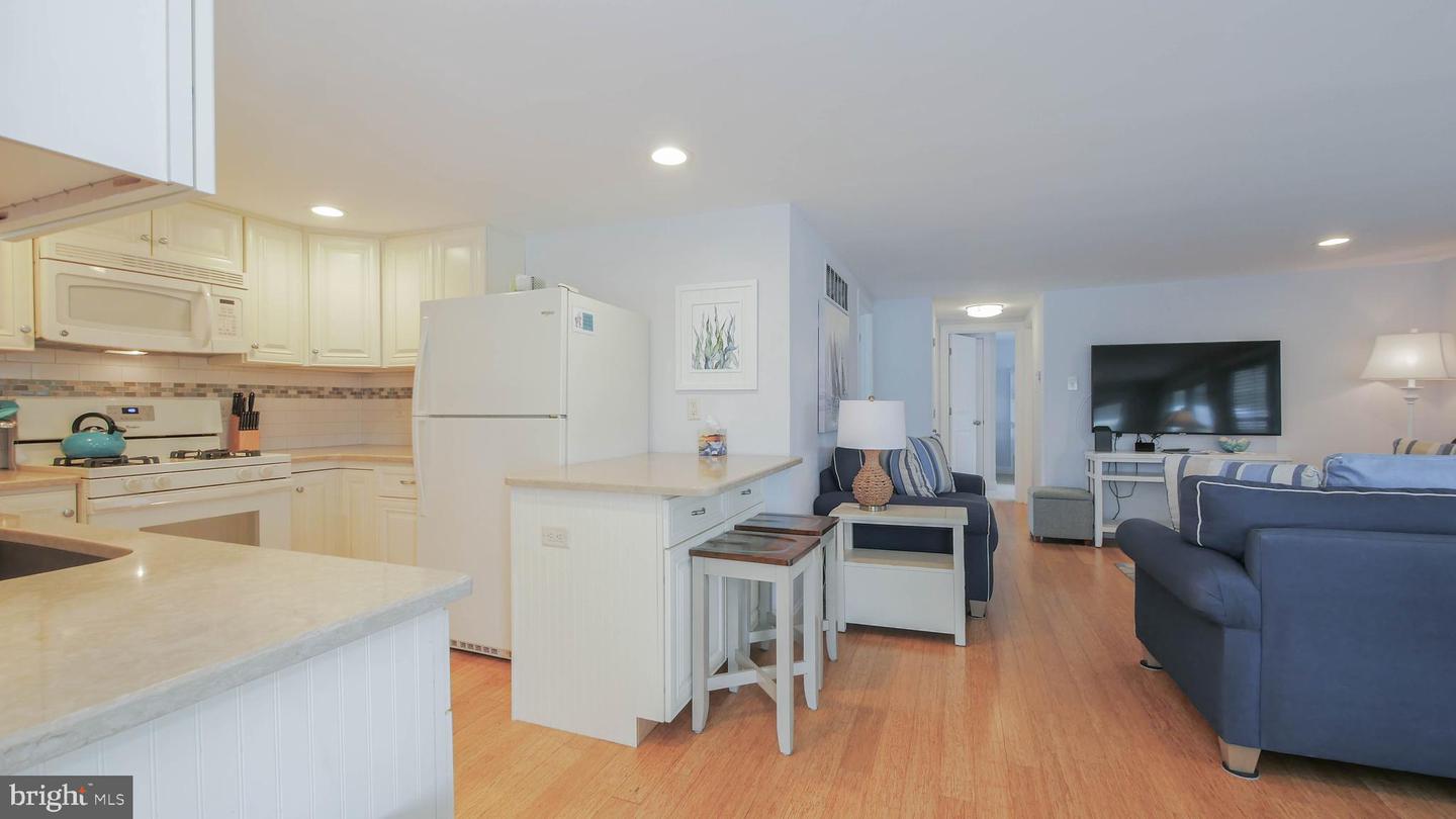 11 E Mercer Ave #9 Property Photo 3