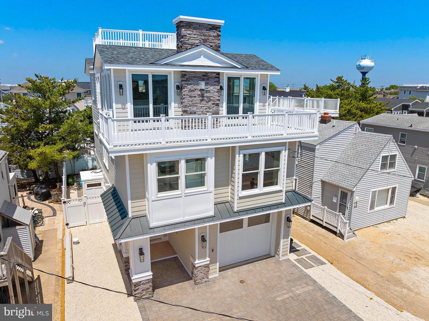 9708 Beach Ave Property Photo 1