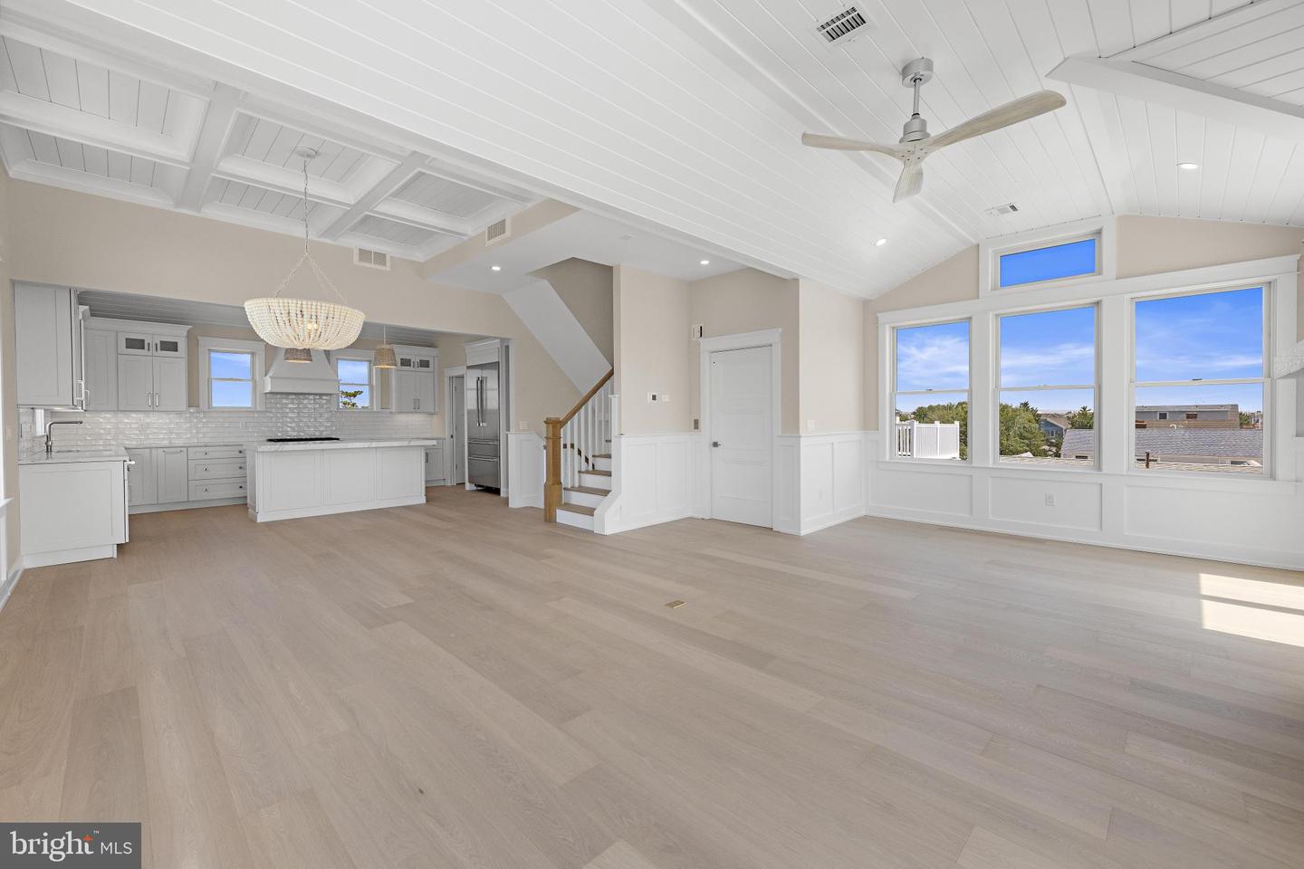 9708 Beach Ave Property Photo 7
