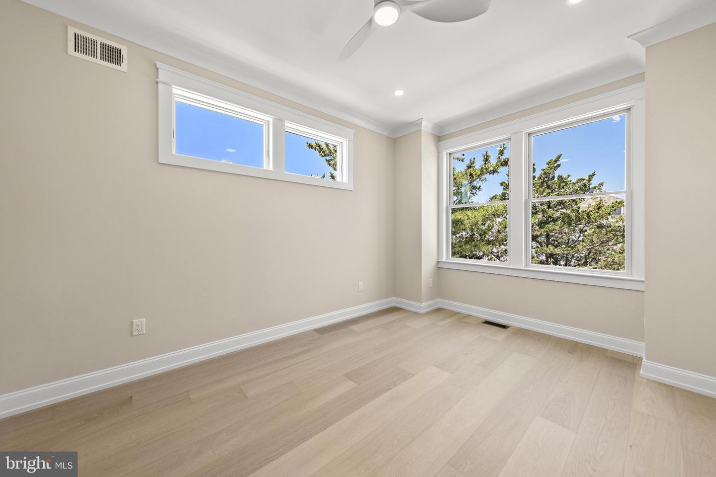 9708 Beach Ave Property Photo 27