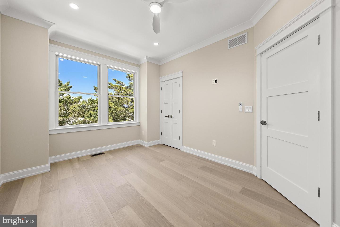 9708 Beach Ave Property Photo 28
