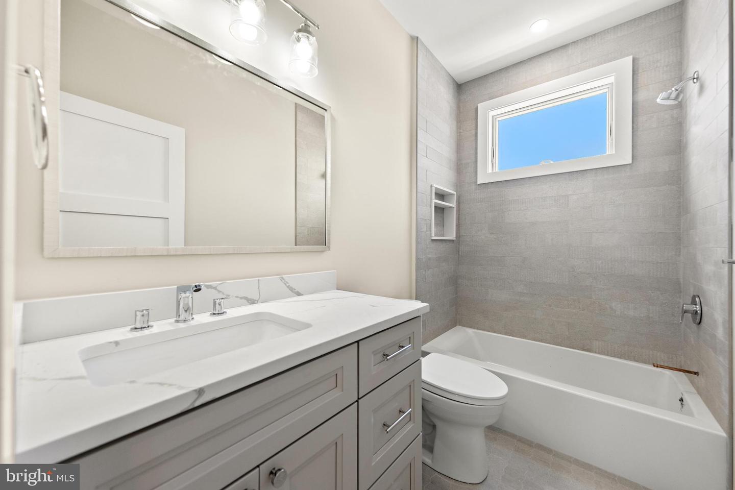 9708 Beach Ave Property Photo 29