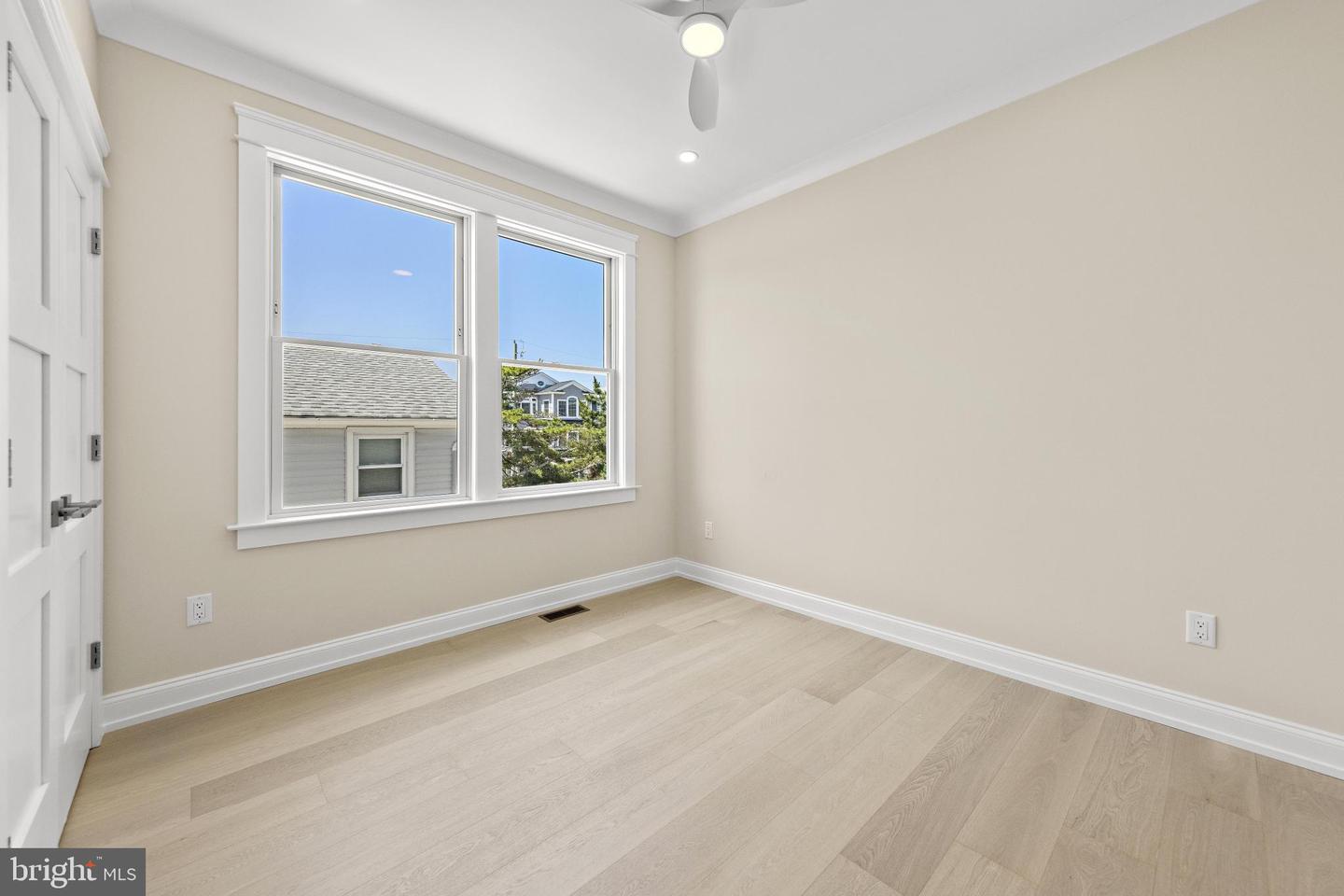 9708 Beach Ave Property Photo 30