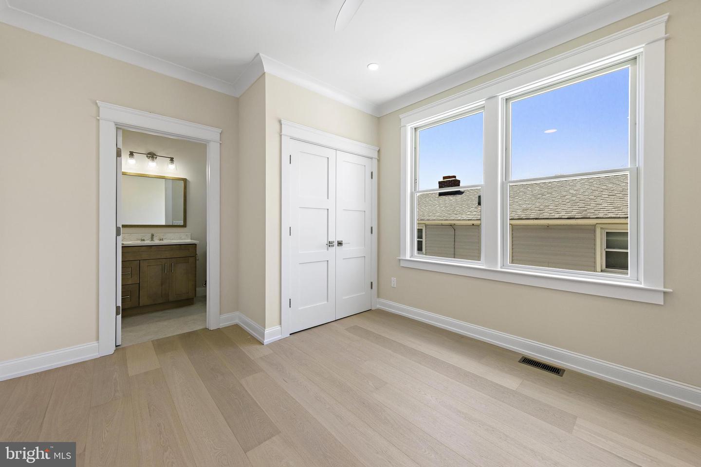 9708 Beach Ave Property Photo 31