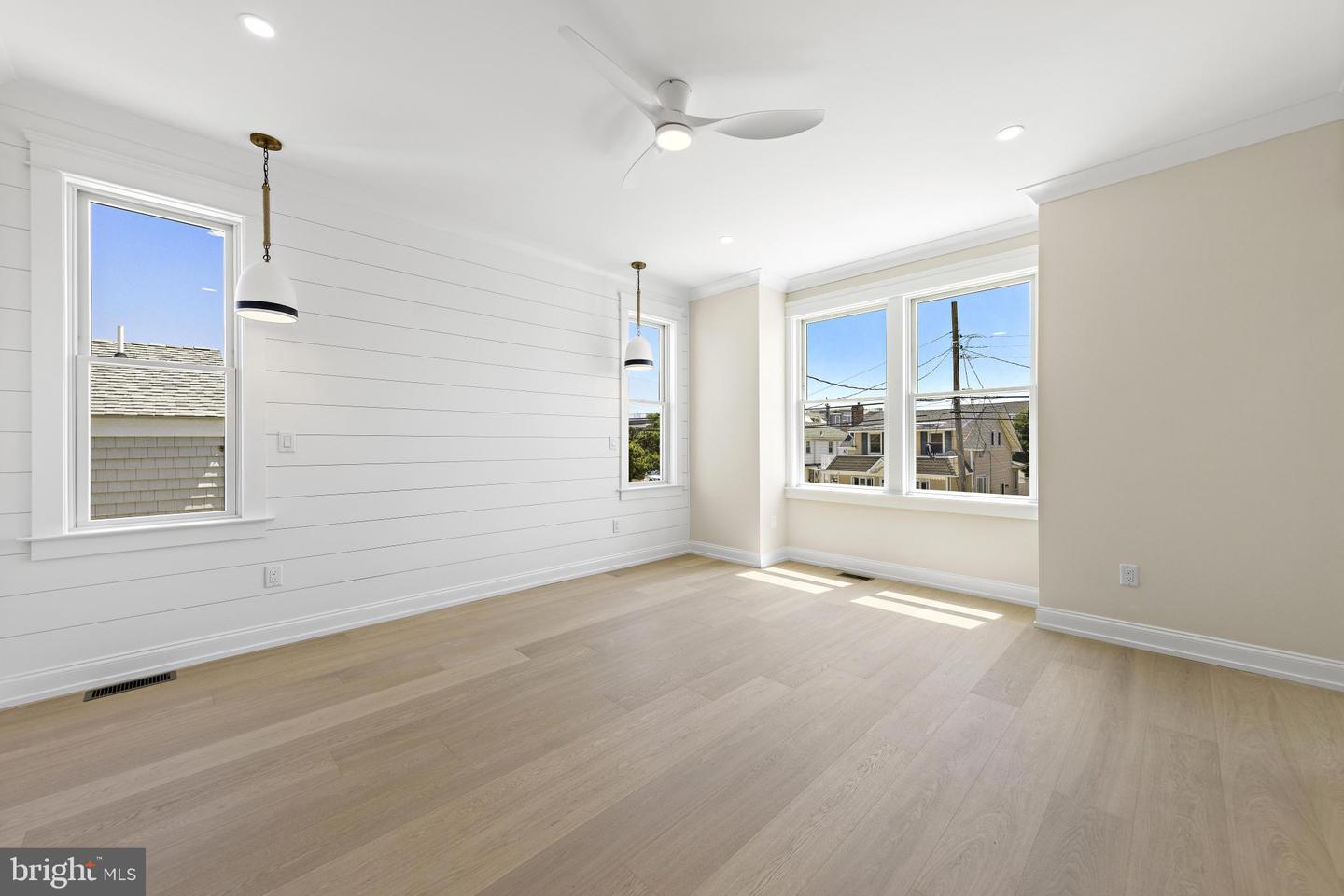 9708 Beach Ave Property Photo 33