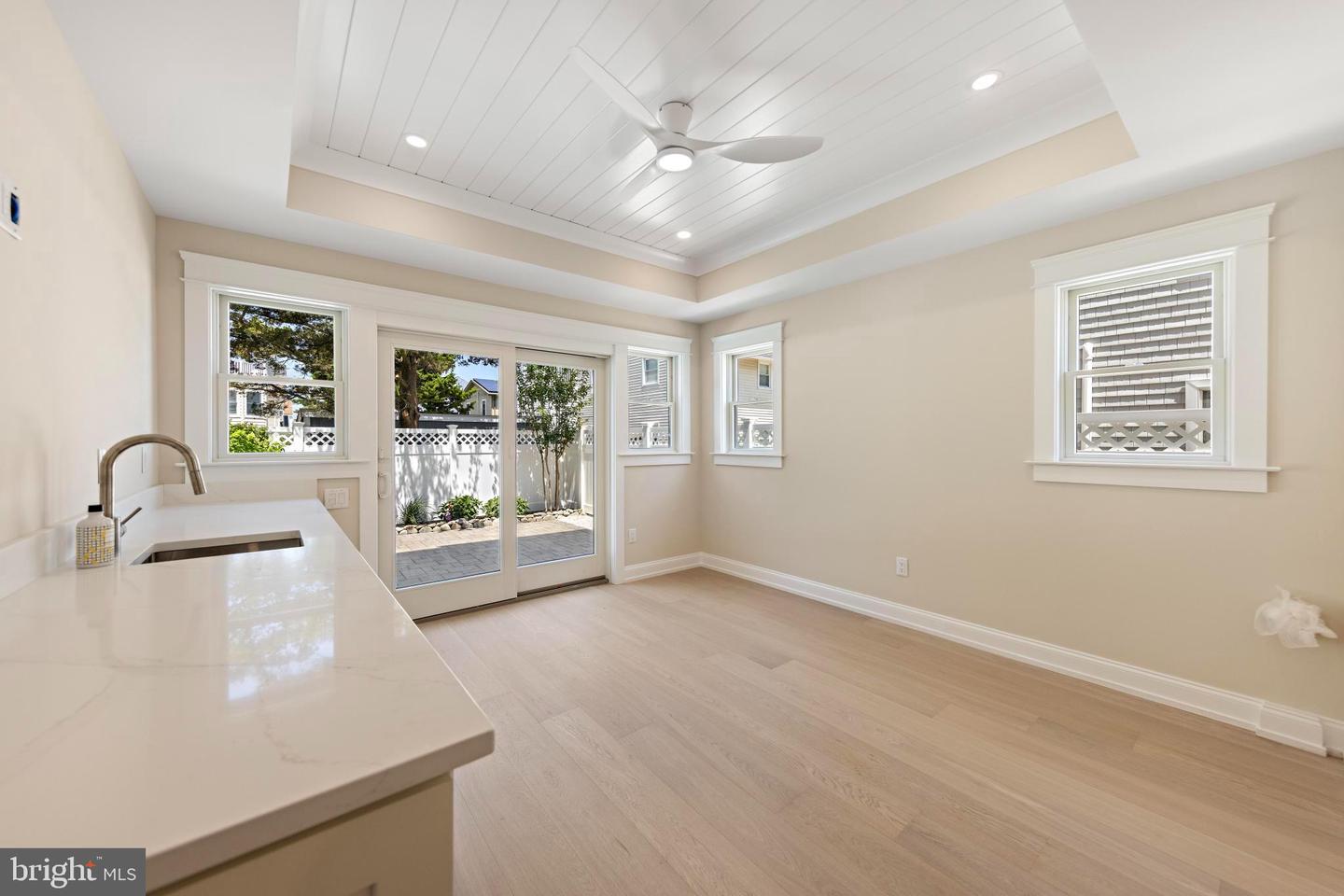 9708 Beach Ave Property Photo 40