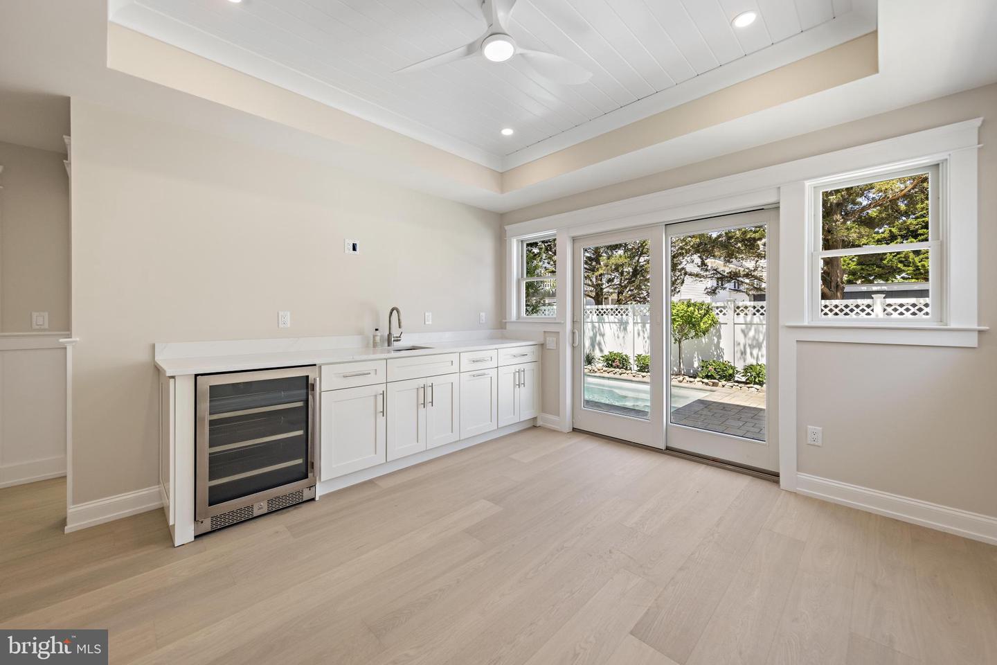 9708 Beach Ave Property Photo 41