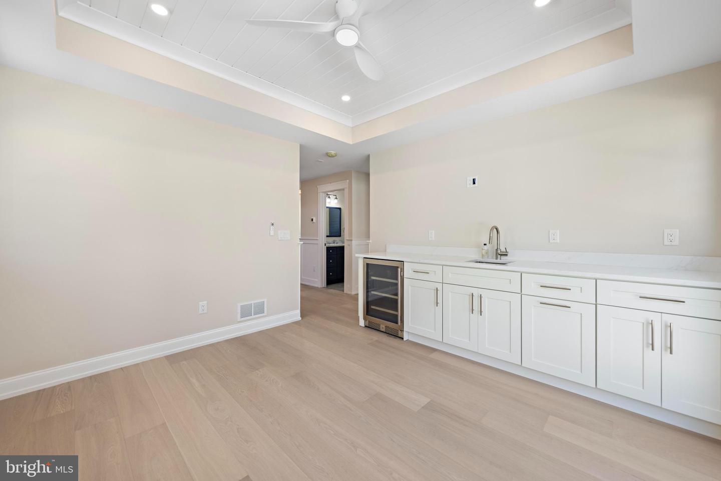 9708 Beach Ave Property Photo 42