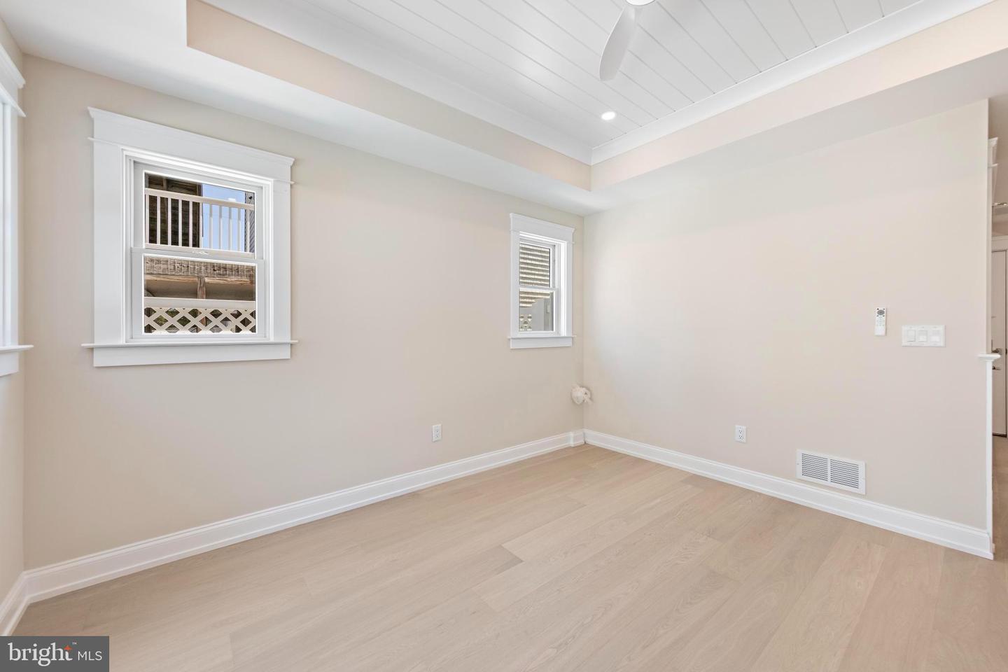 9708 Beach Ave Property Photo 43