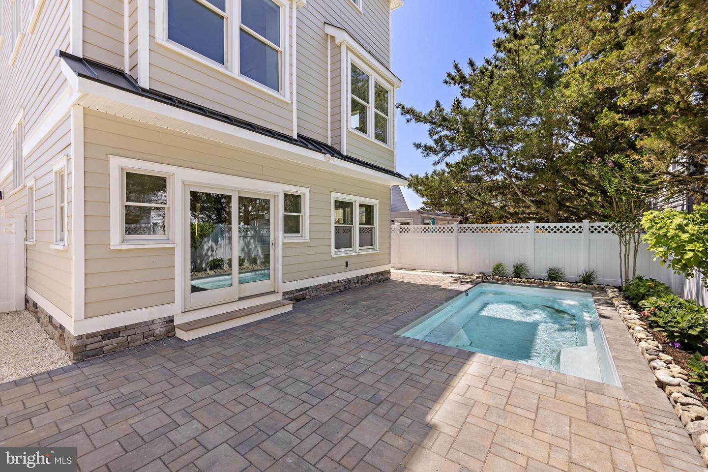9708 Beach Ave Property Photo 51
