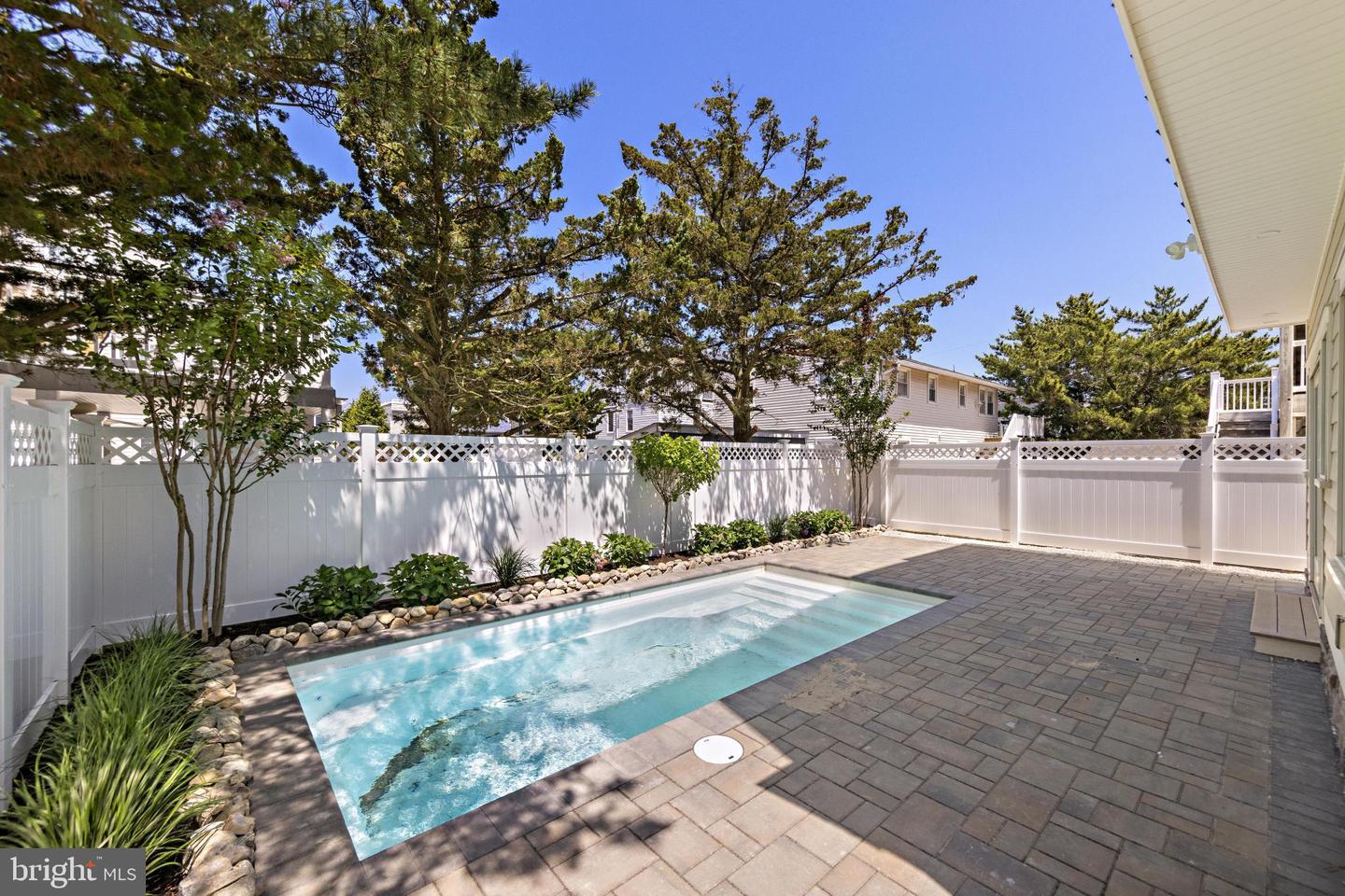 9708 Beach Ave Property Photo 52