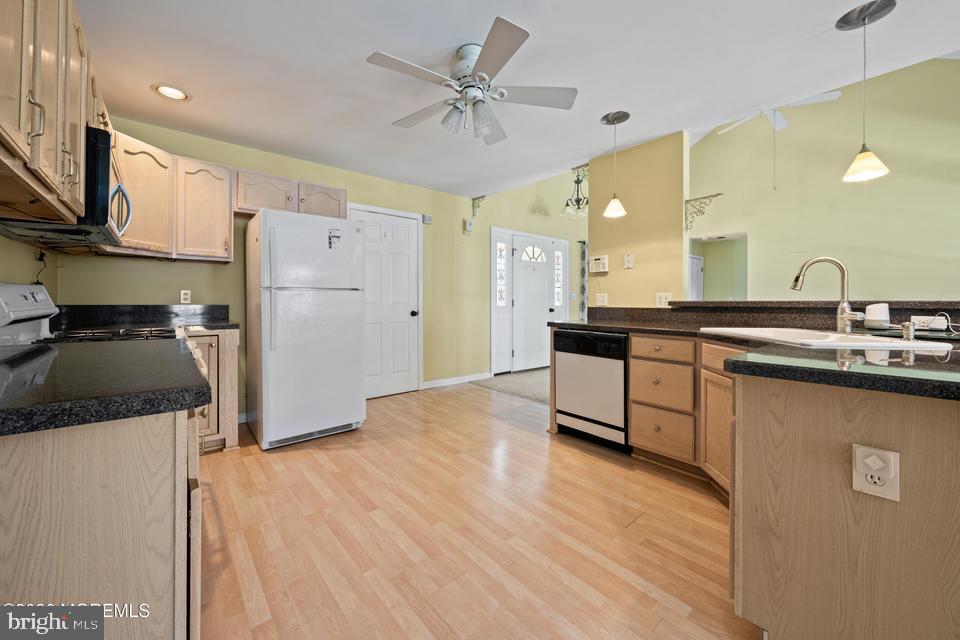 994 Treasure Ave Property Photo 10