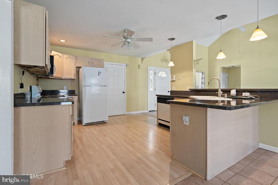 994 Treasure Ave Property Photo 12