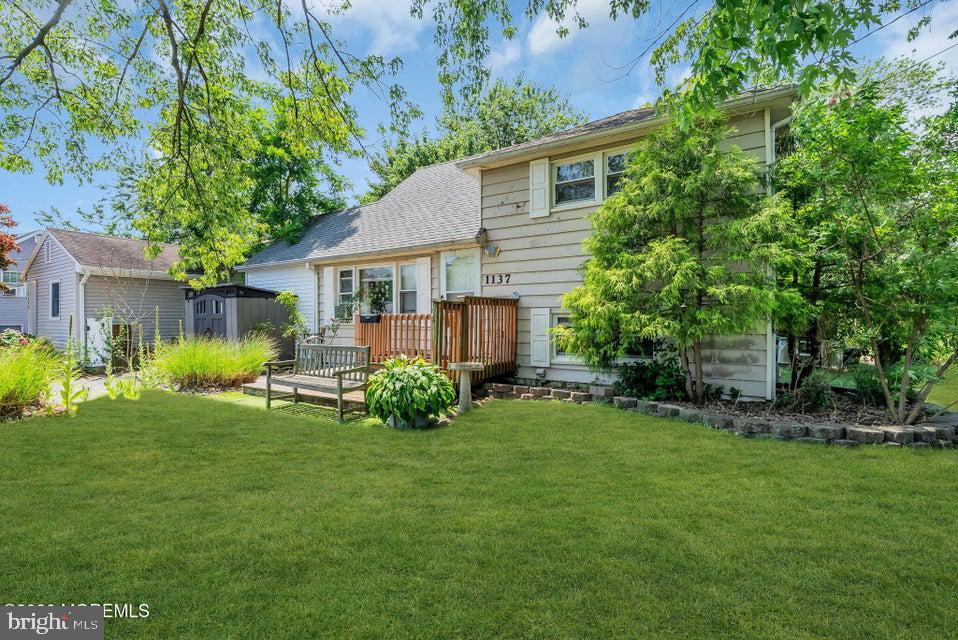 1137 Roe Ave Property Photo 1