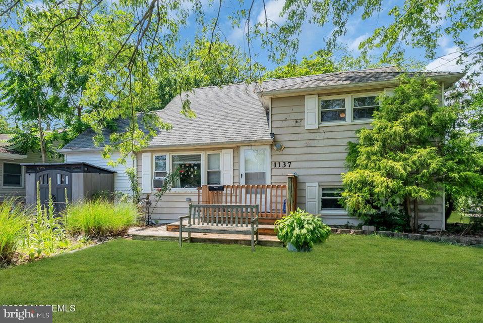1137 Roe Ave Property Photo 3