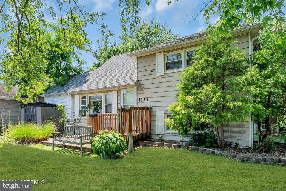 1137 Roe Ave Property Photo 4