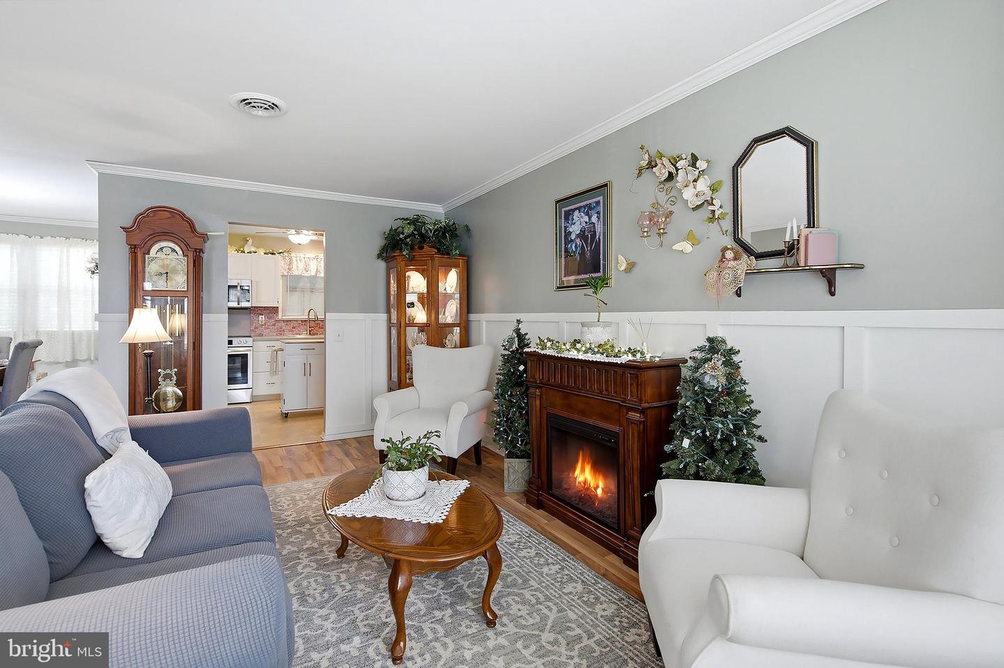 48 Keene St Property Photo 2