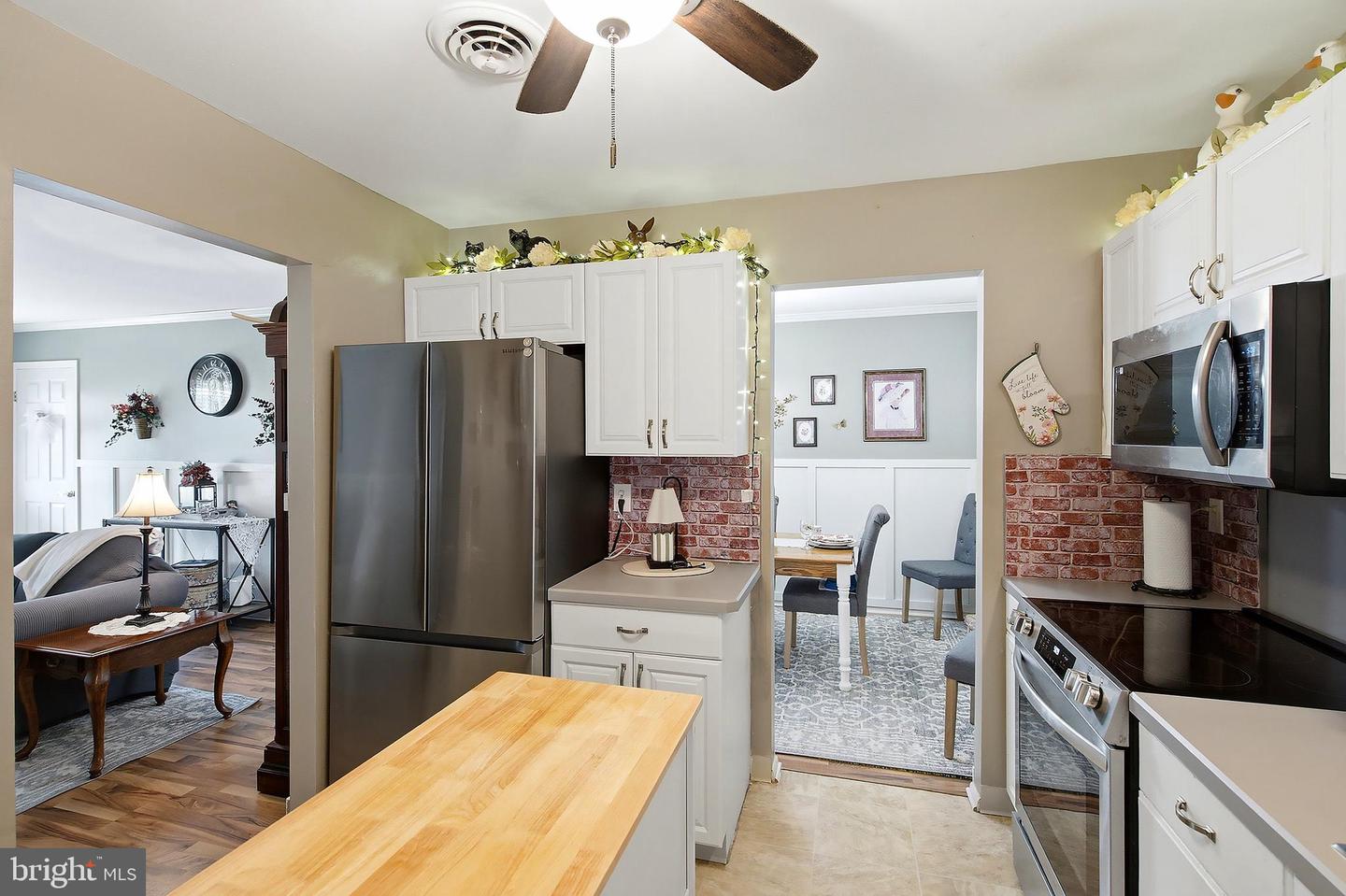 48 Keene St Property Photo 4