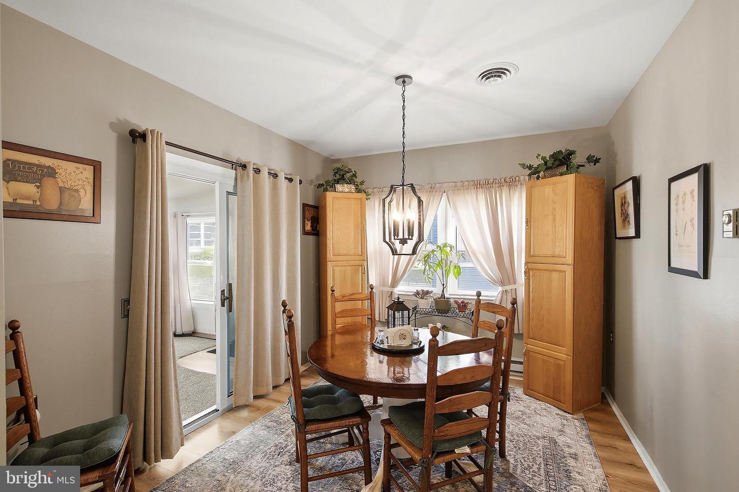 48 Keene St Property Photo 8