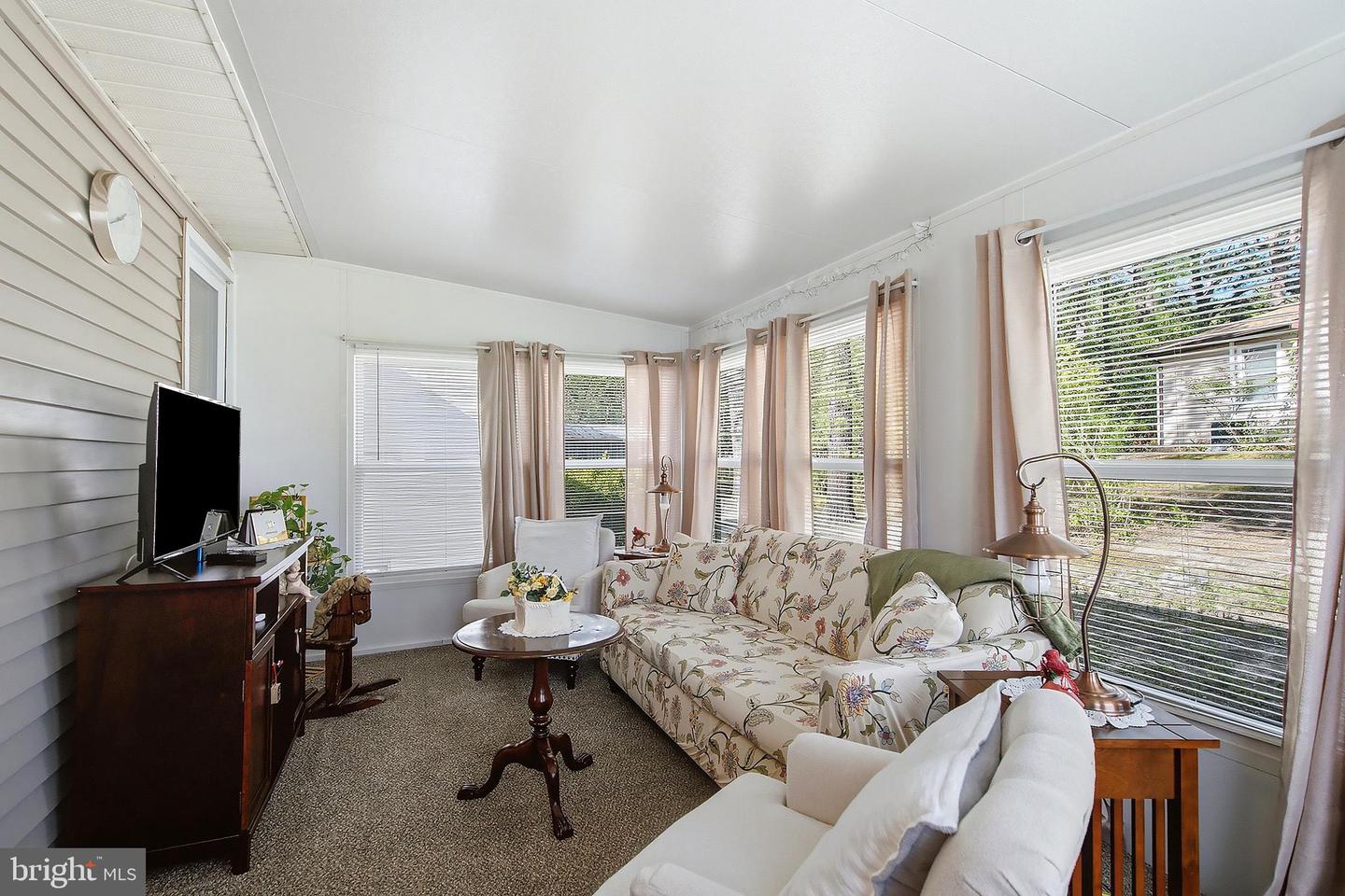 48 Keene St Property Photo 9