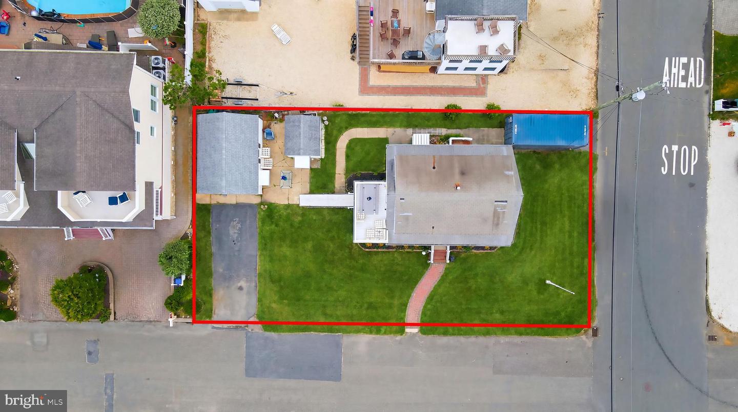 101 17th W Property Photo 1