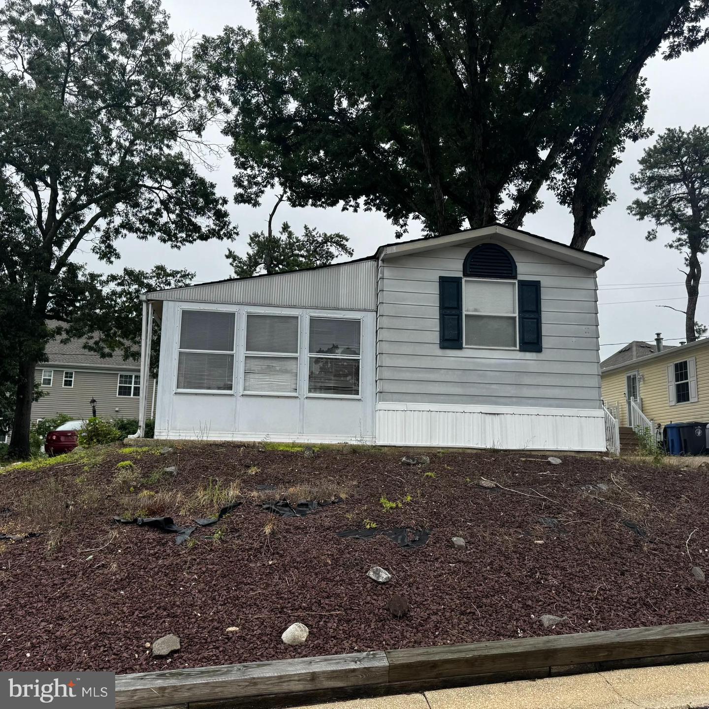 100 Roberts Property Photo 1