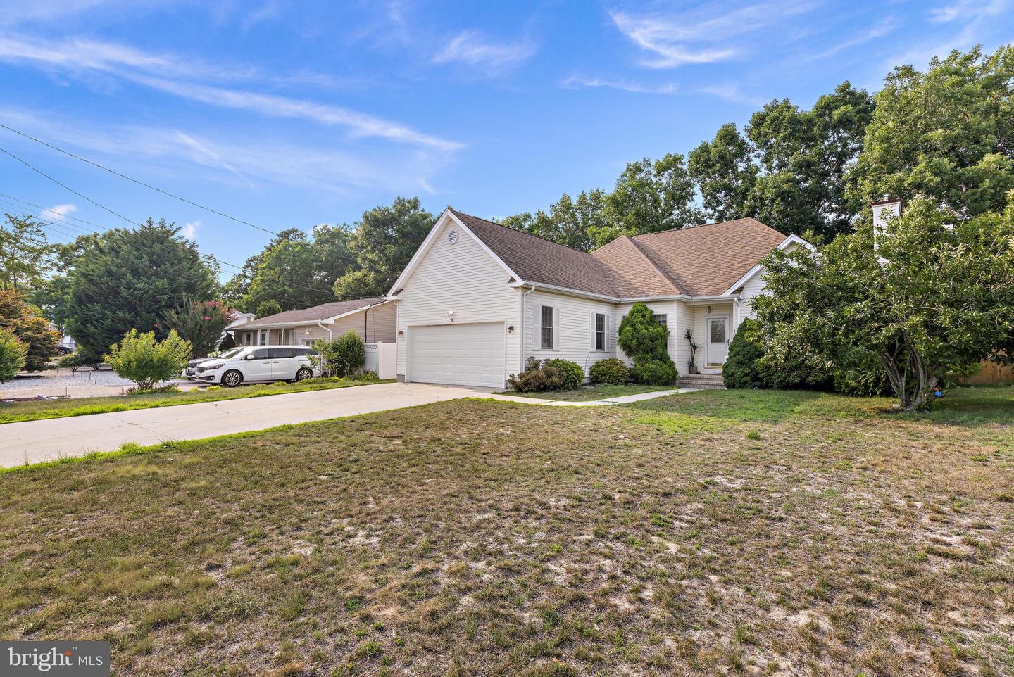 1016 Beach Ln Property Photo 4