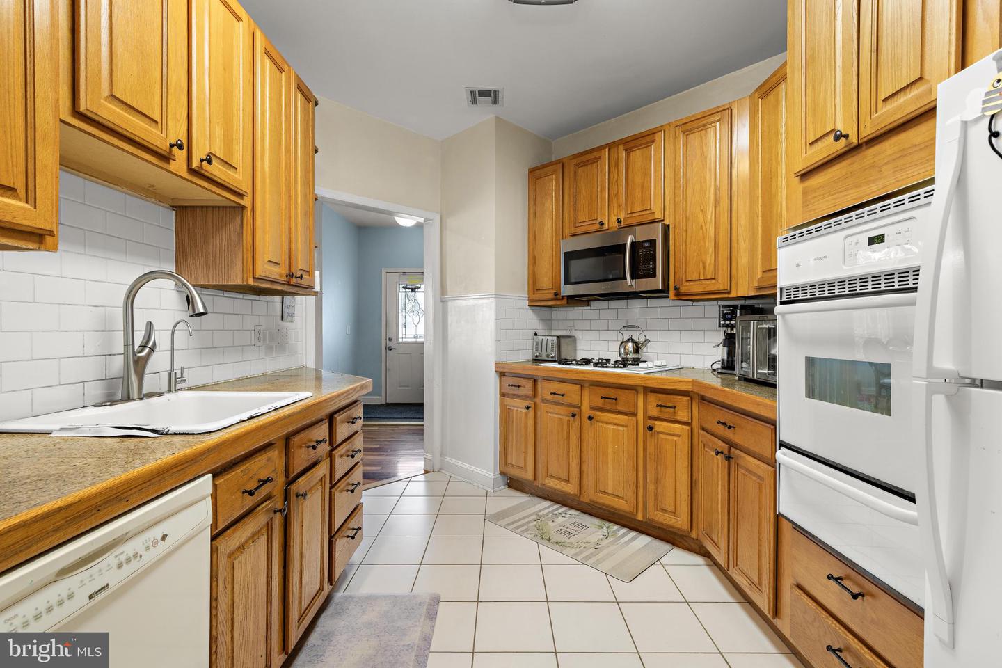 1016 Beach Ln Property Photo 11